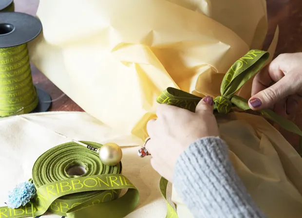 Ribbon Floral Design – kurdeleli el yapımı çiçek buketi